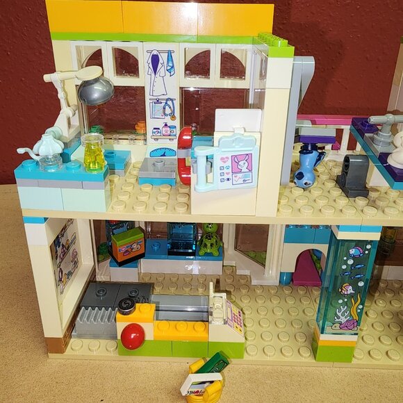 LEGO FRIENDS: Heartlake City Pet Center (41345) with Instruction Manual - Picture 8 of 12
